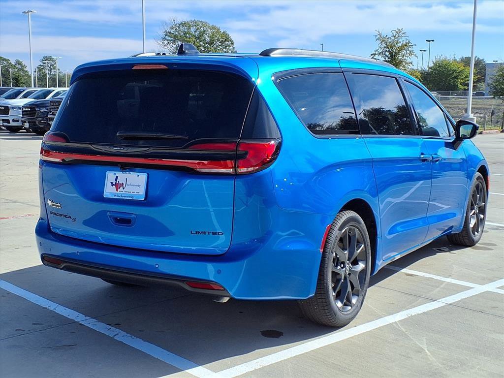 New 2026 Chrysler Pacifica Limited w/ S Appearance Package image 7
