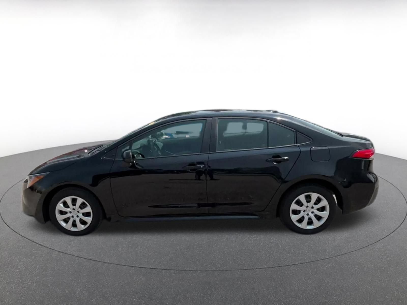 Used 2025 Toyota Corolla LE FWD image 8
