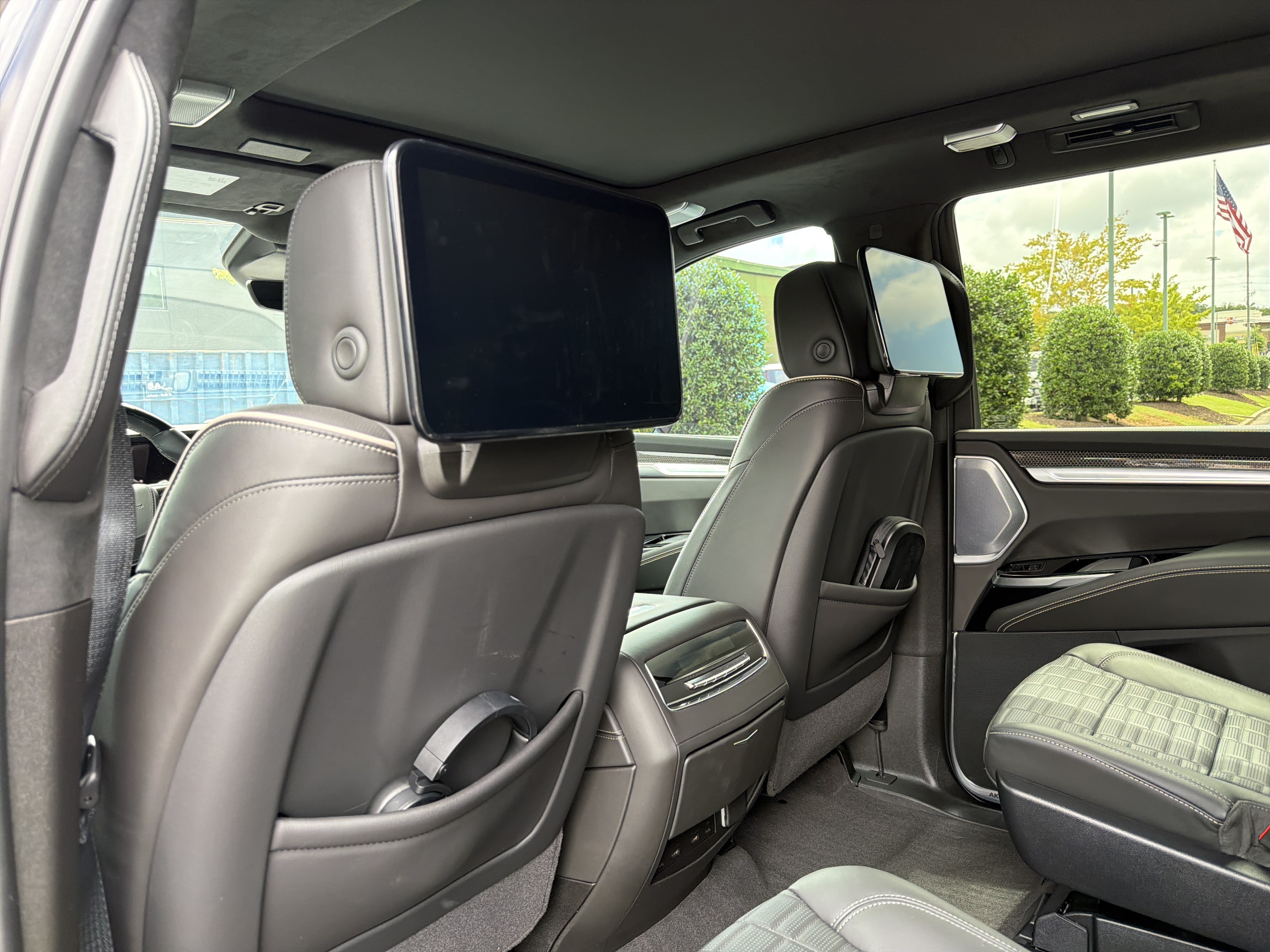 Used 2025 Cadillac Escalade V w/ LPO, ONYX Package AWD/4WD image 46