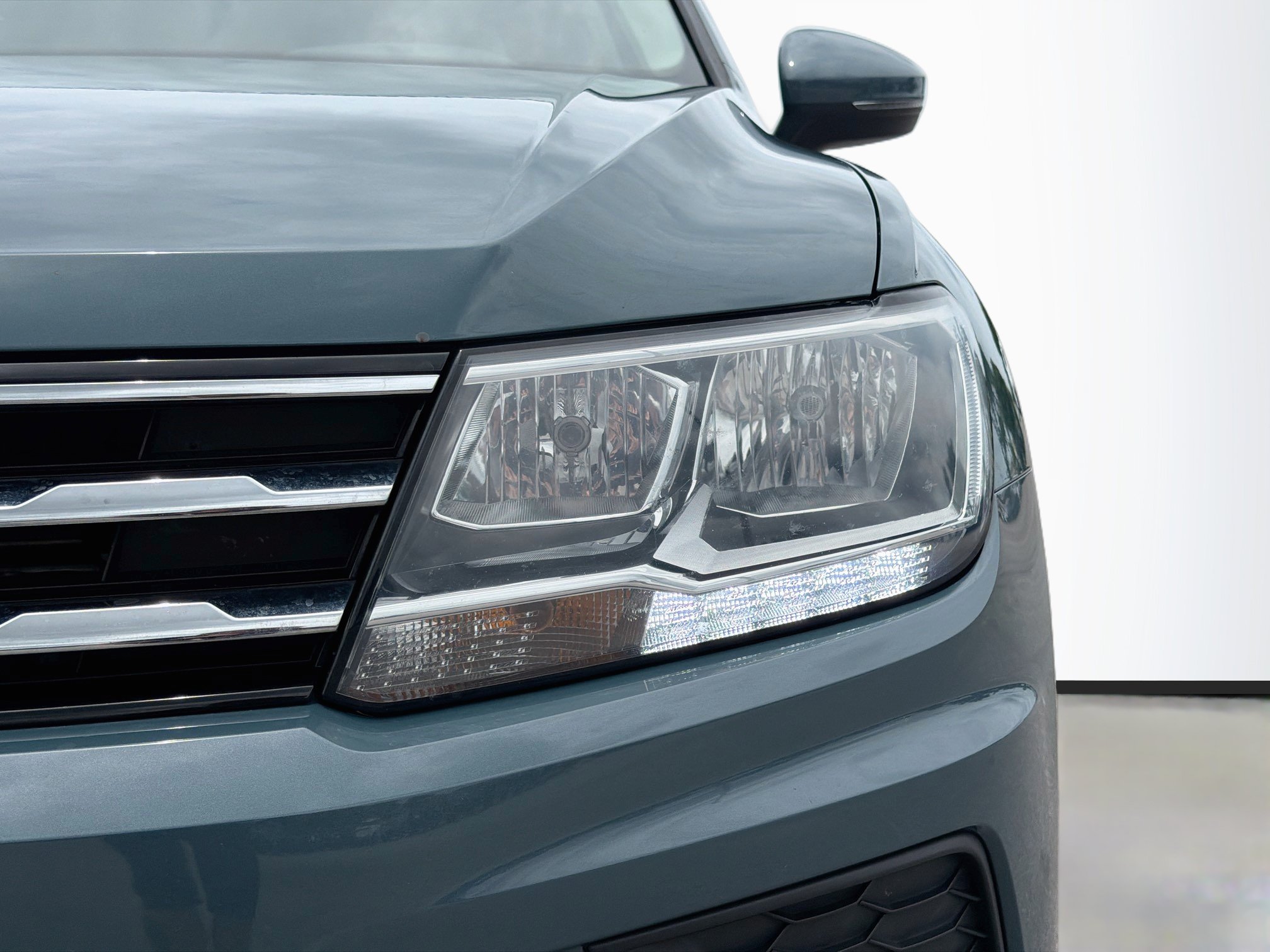 Used 2019 Volkswagen Tiguan SE w/ Panoramic Sunroof Package AWD/4WD image 9
