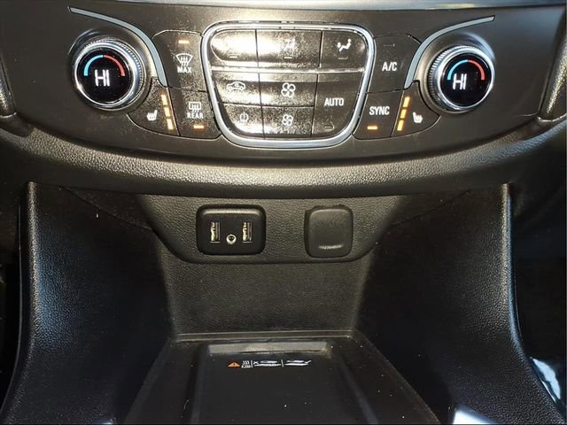 Used 2023 Chevrolet Traverse LT image 20