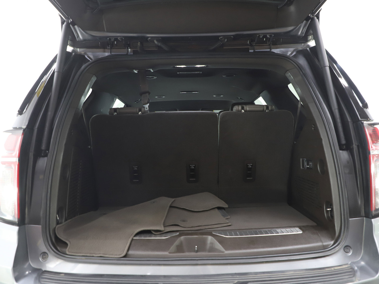 Used 2021 Chevrolet Tahoe Z71 w/ Z71 Off-Road Package AWD/4WD image 18