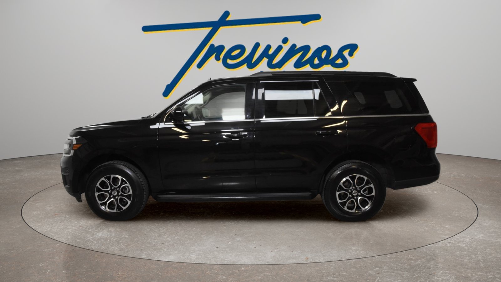 Used 2024 Ford Expedition XLT RWD image 11