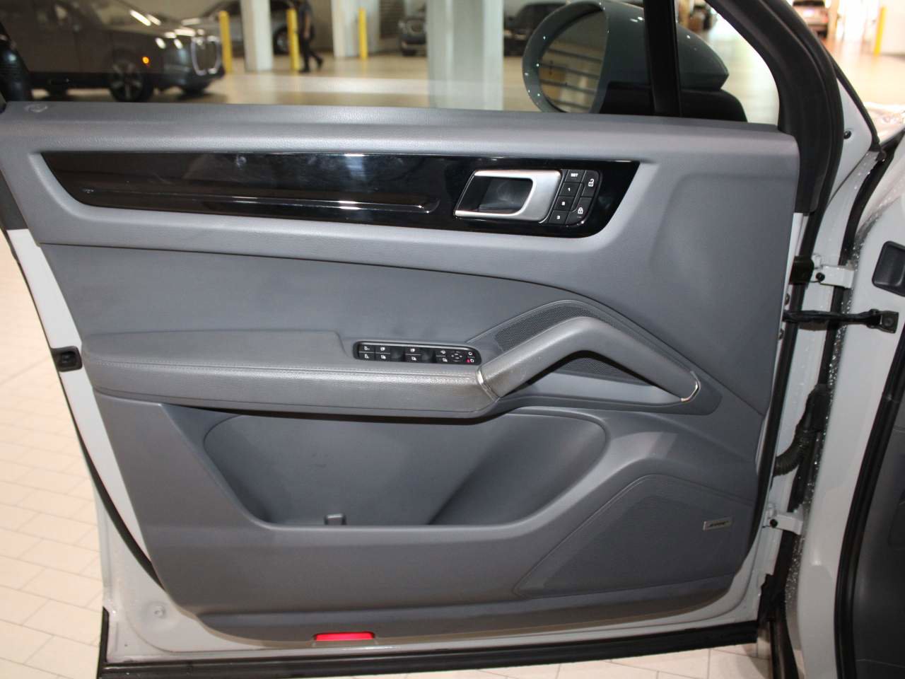 Used 2022 Porsche Cayenne image 10