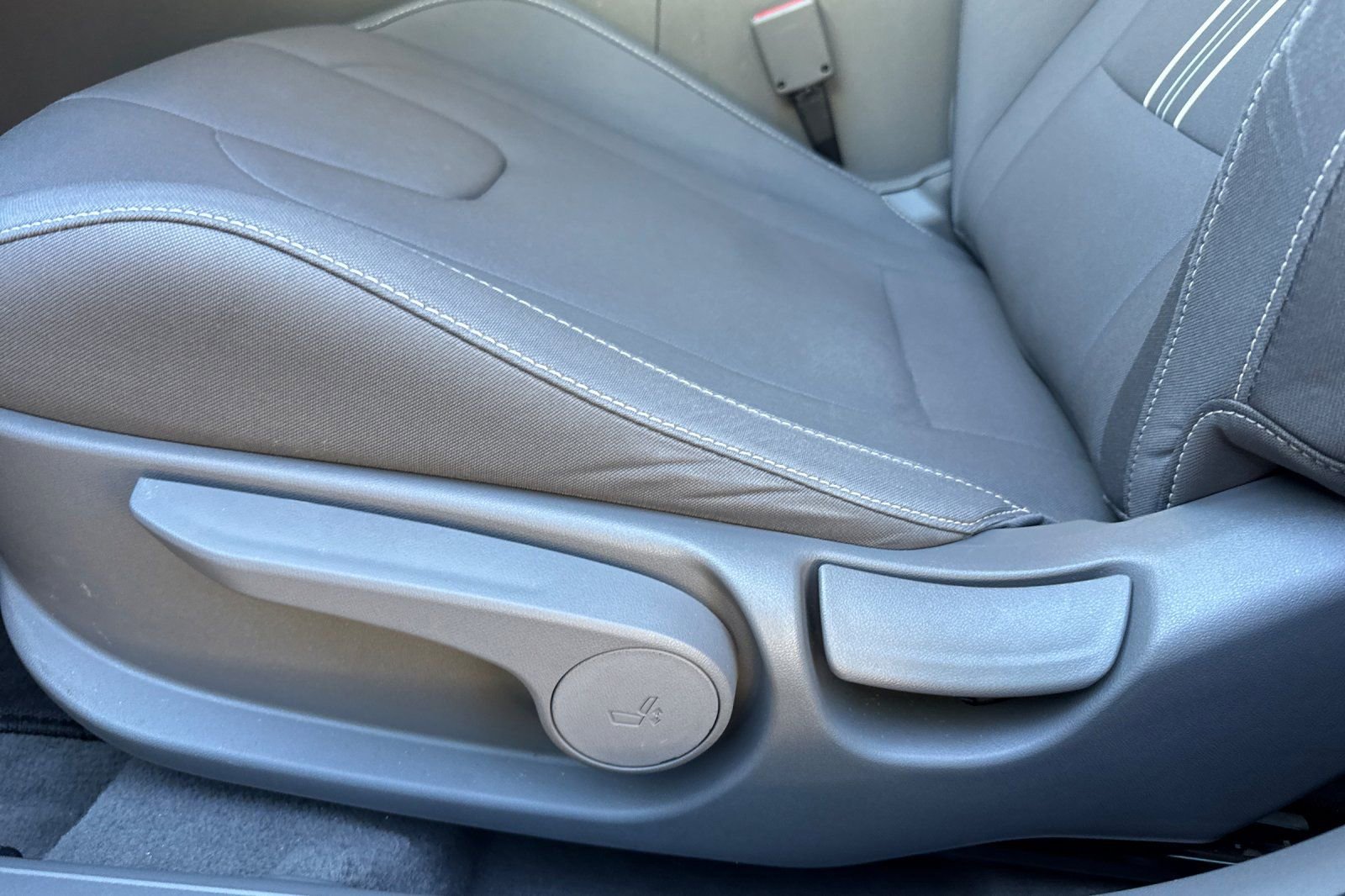 Used 2024 Hyundai Elantra SEL w/ Convenience Package image 14