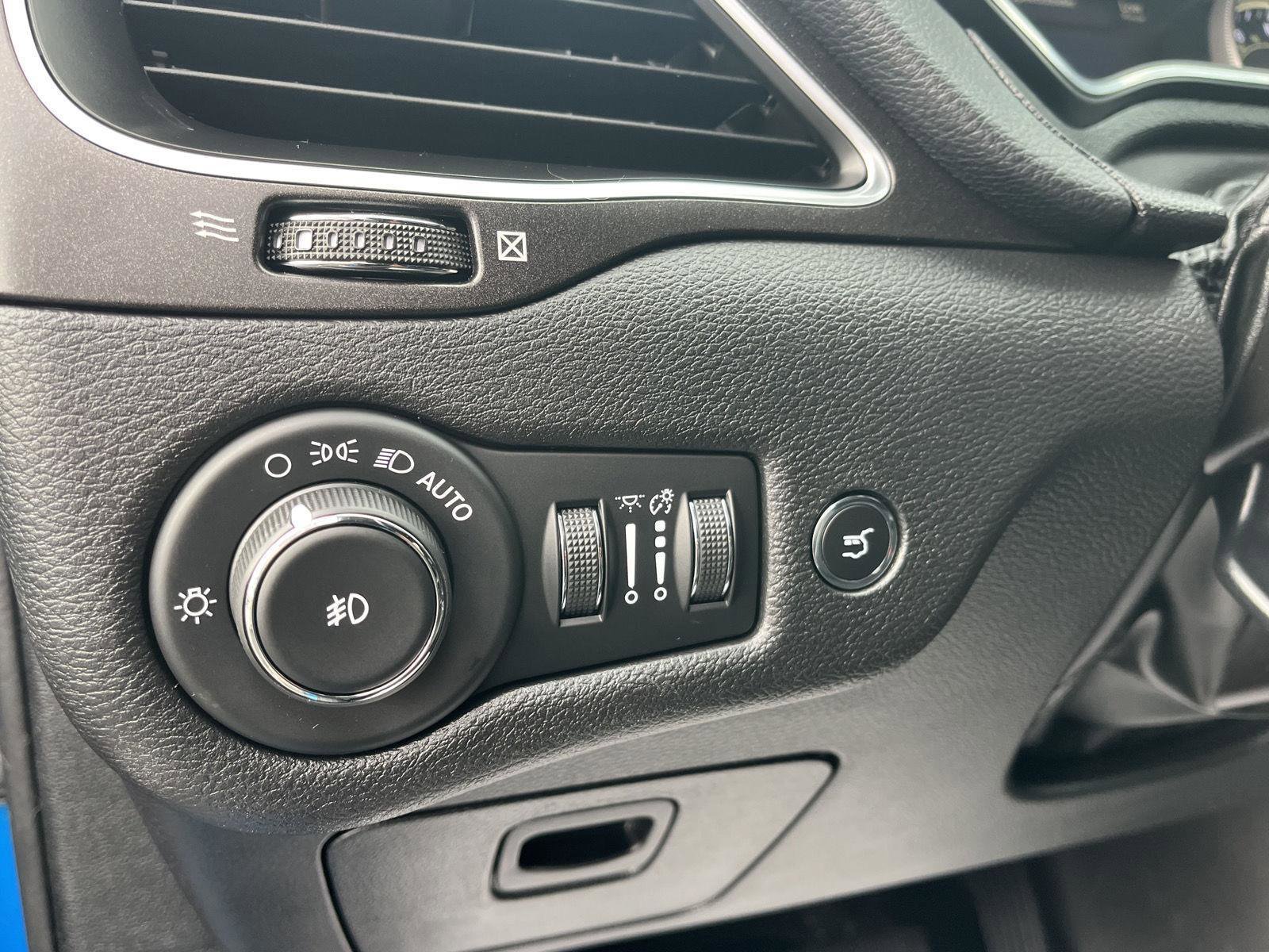 Used 2020 Jeep Cherokee Trailhawk AWD/4WD image 17