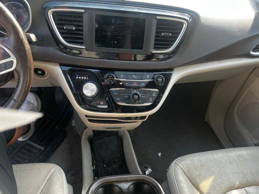 Used 2020 Chrysler Pacifica Touring-L image 11