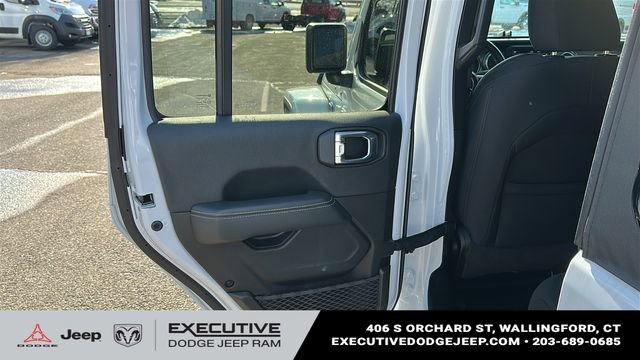 Used 2022 Jeep Wrangler Unlimited Sahara w/ Cold Weather Group image 19