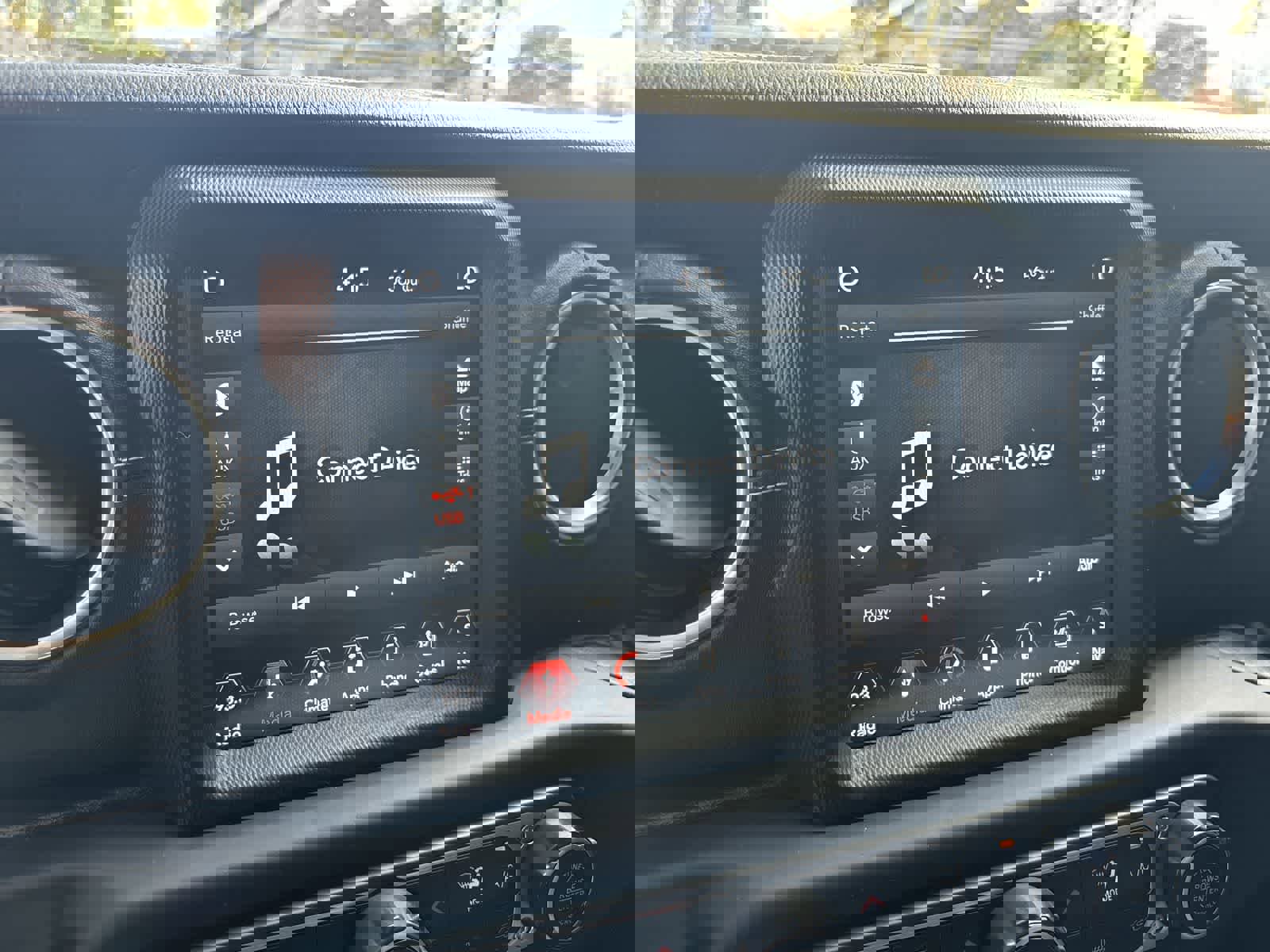 Used 2018 Jeep Wrangler Unlimited Sahara image 11