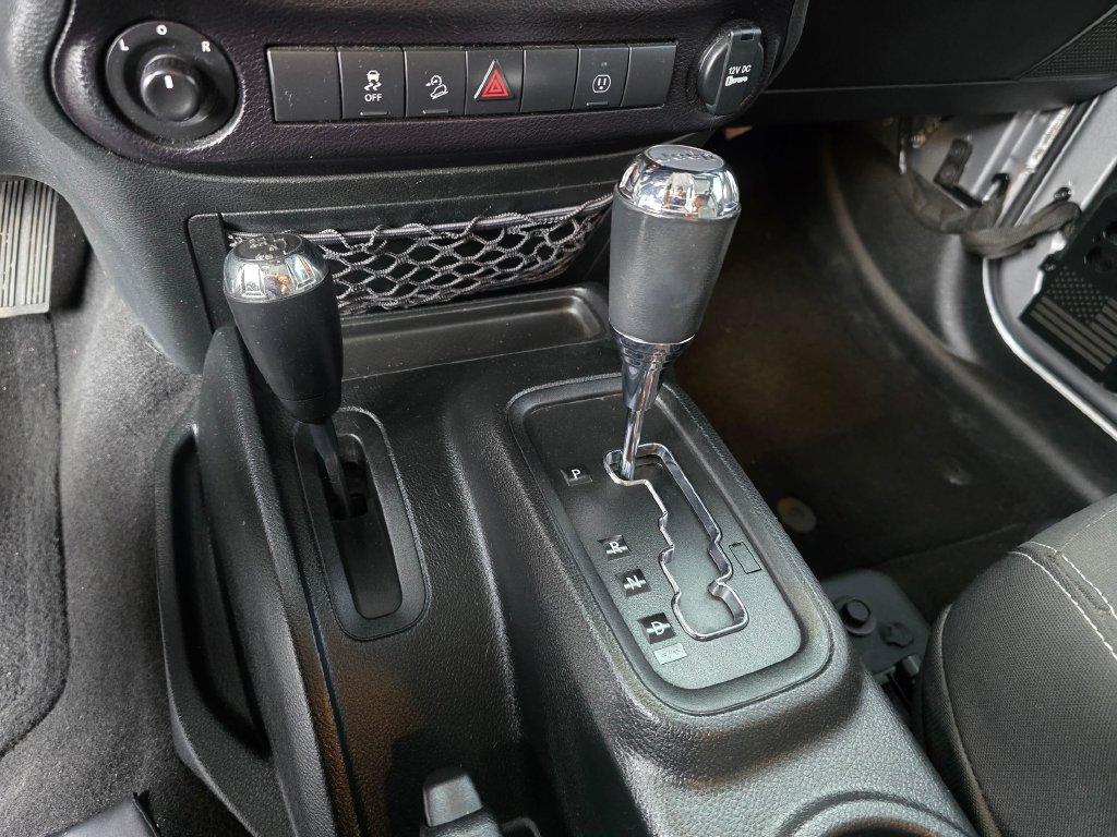 Used 2018 Jeep Wrangler Unlimited Sahara AWD/4WD image 23