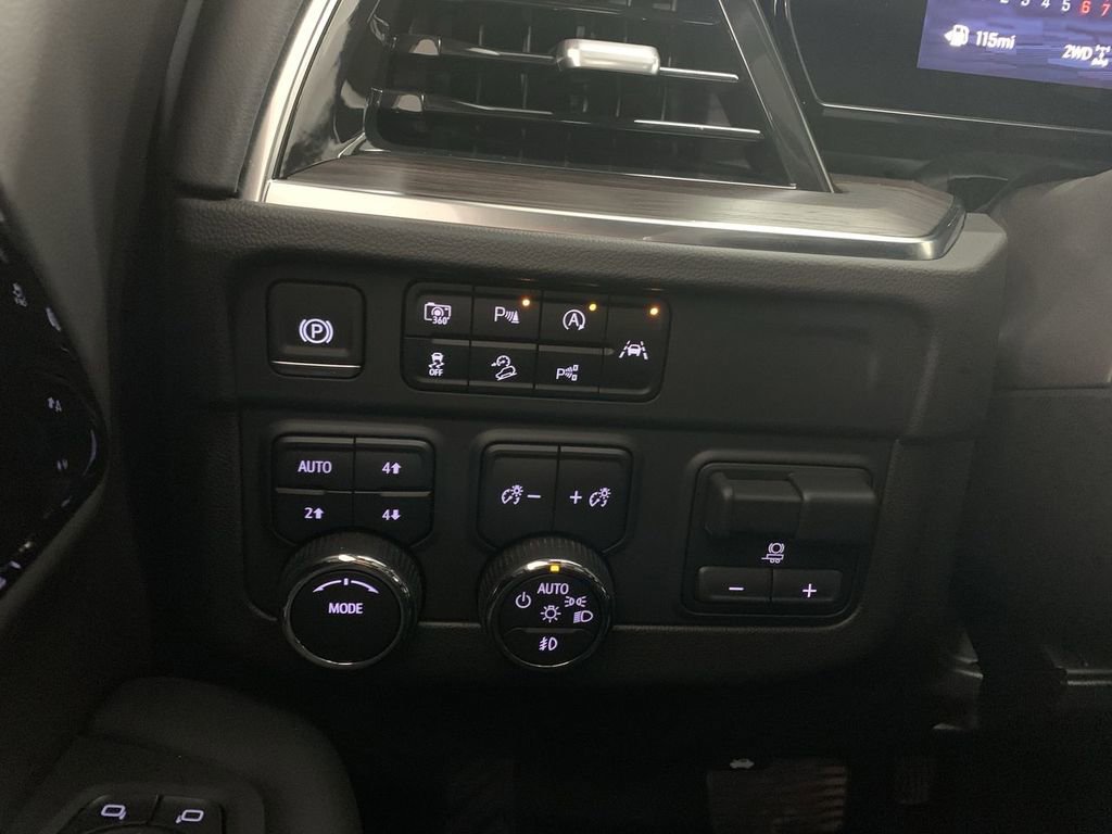 Used 2025 Chevrolet Suburban LT w/ Comfort Package AWD/4WD image 60