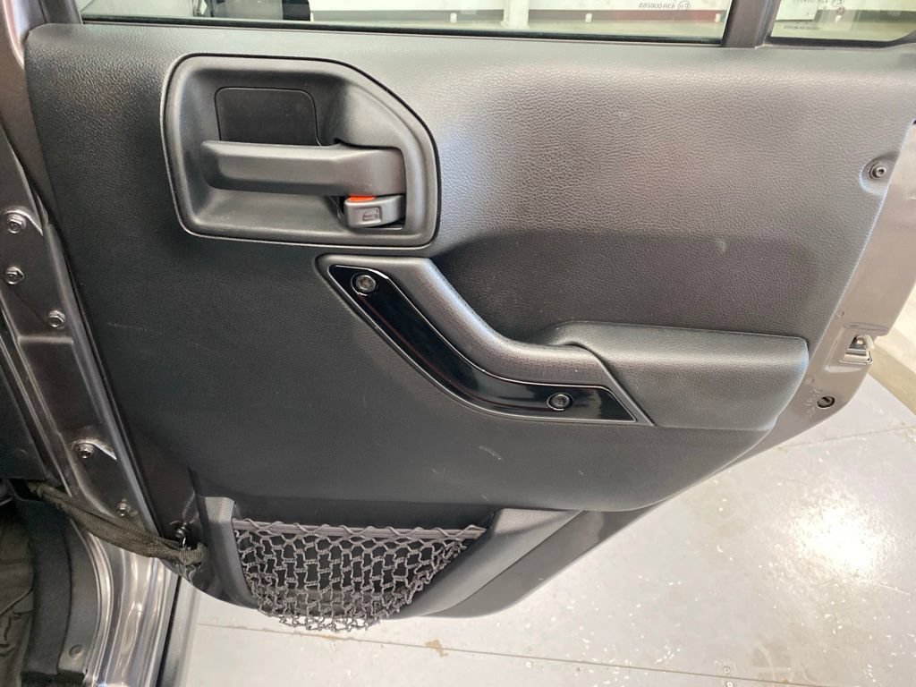 Used 2016 Jeep Wrangler Unlimited Sahara AWD/4WD image 27