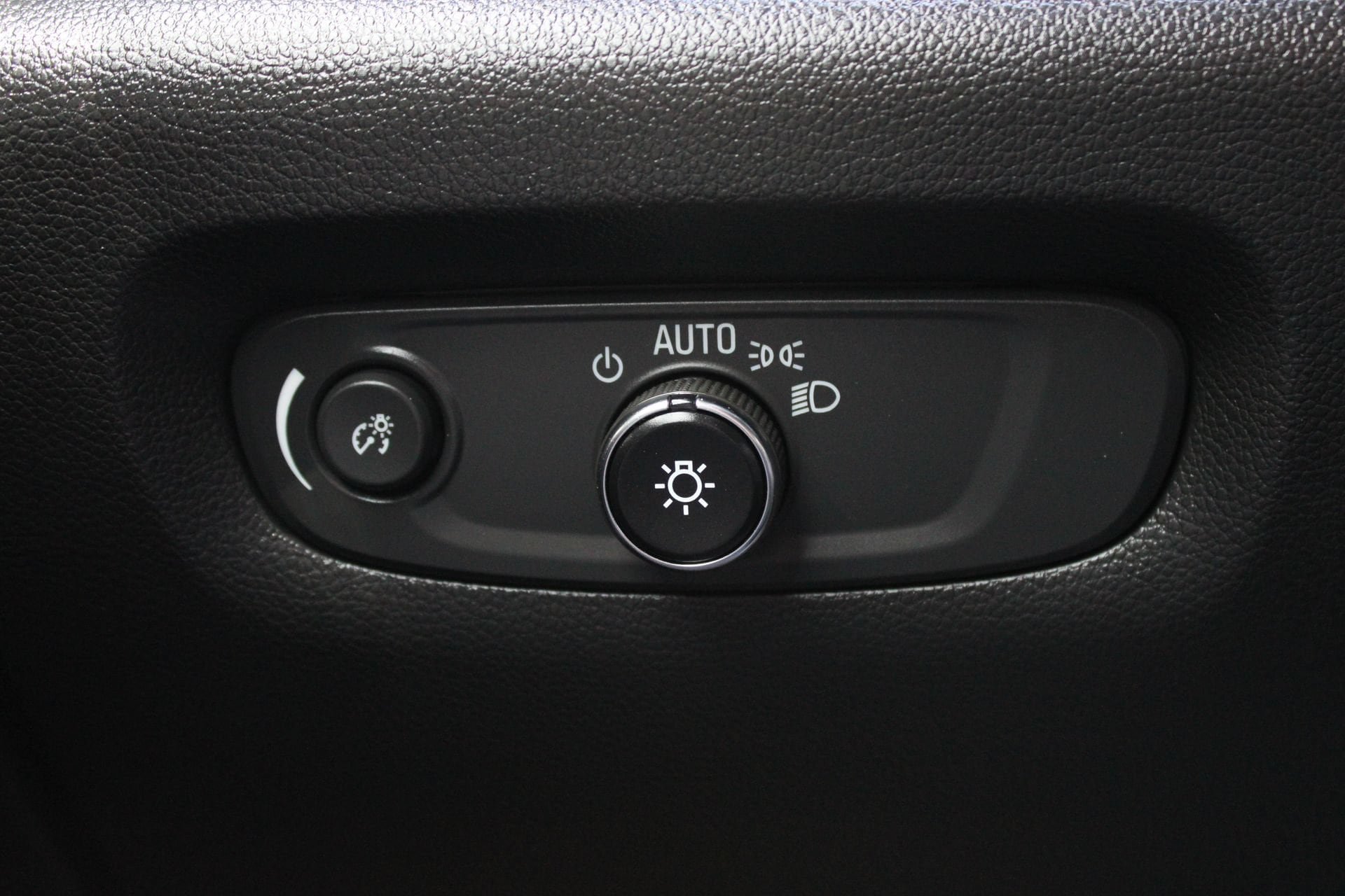 Used 2023 Chevrolet Traverse LT FWD image 25