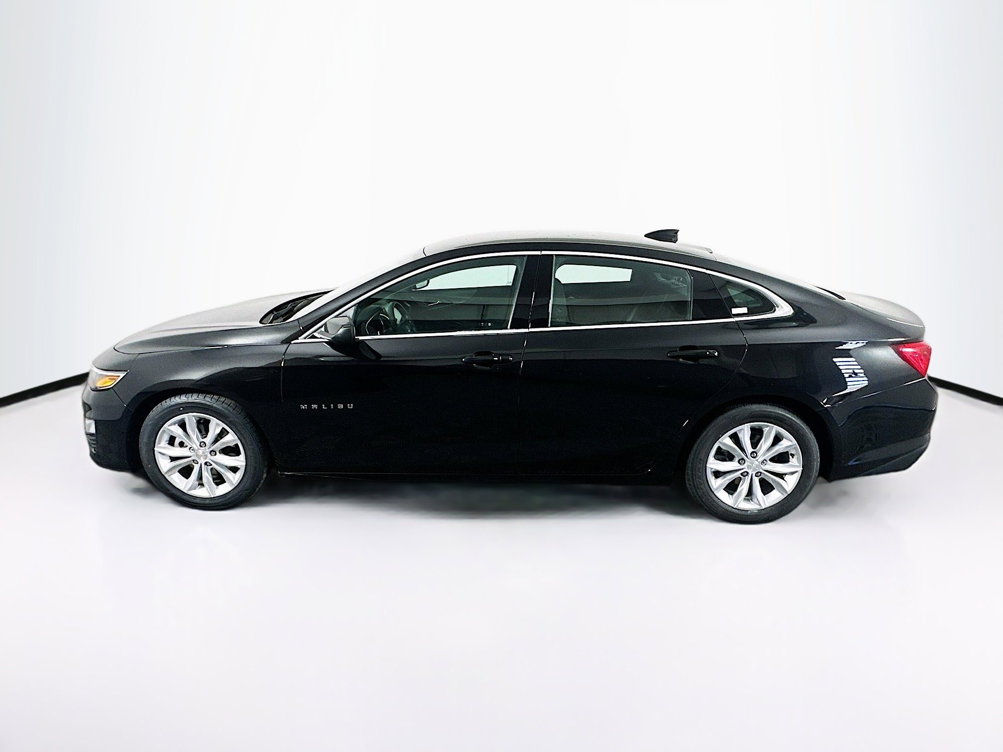 Used 2024 Chevrolet Malibu LT image 4