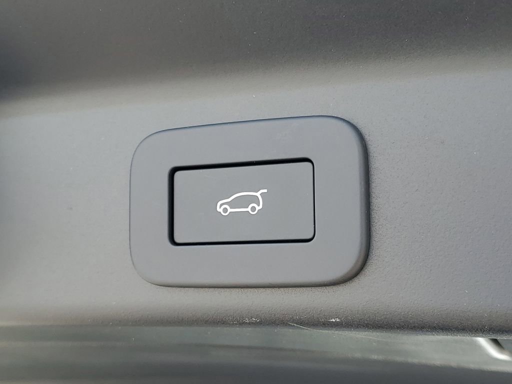 New 2026 Jaguar F-PACE R-Dynamic S image 8