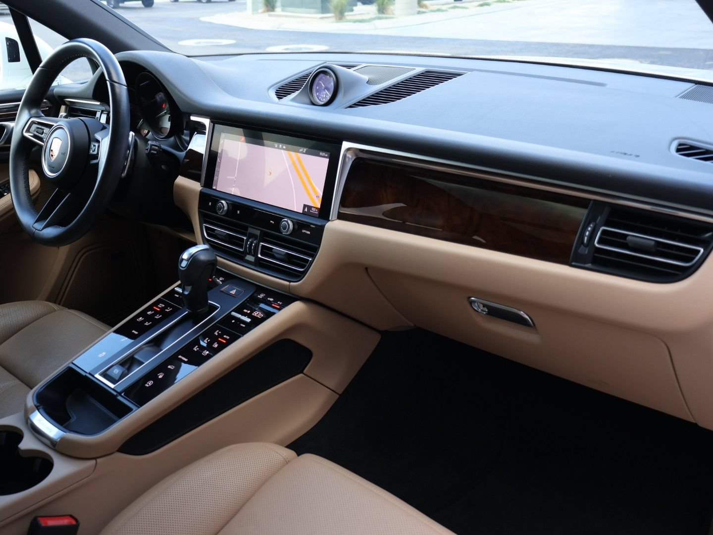 Certified 2023 Porsche Macan S AWD/4WD image 31