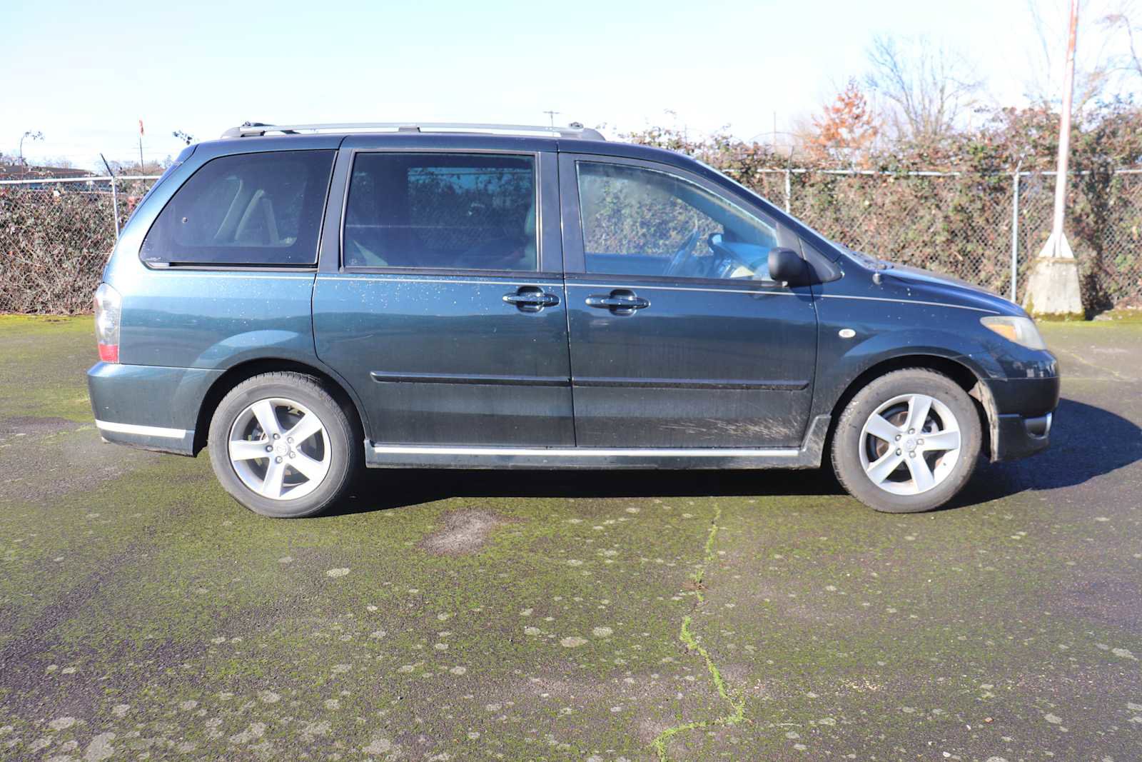 Used 2004 MAZDA MPV ES w/ 4-Seasons/Towing Pkg image 4