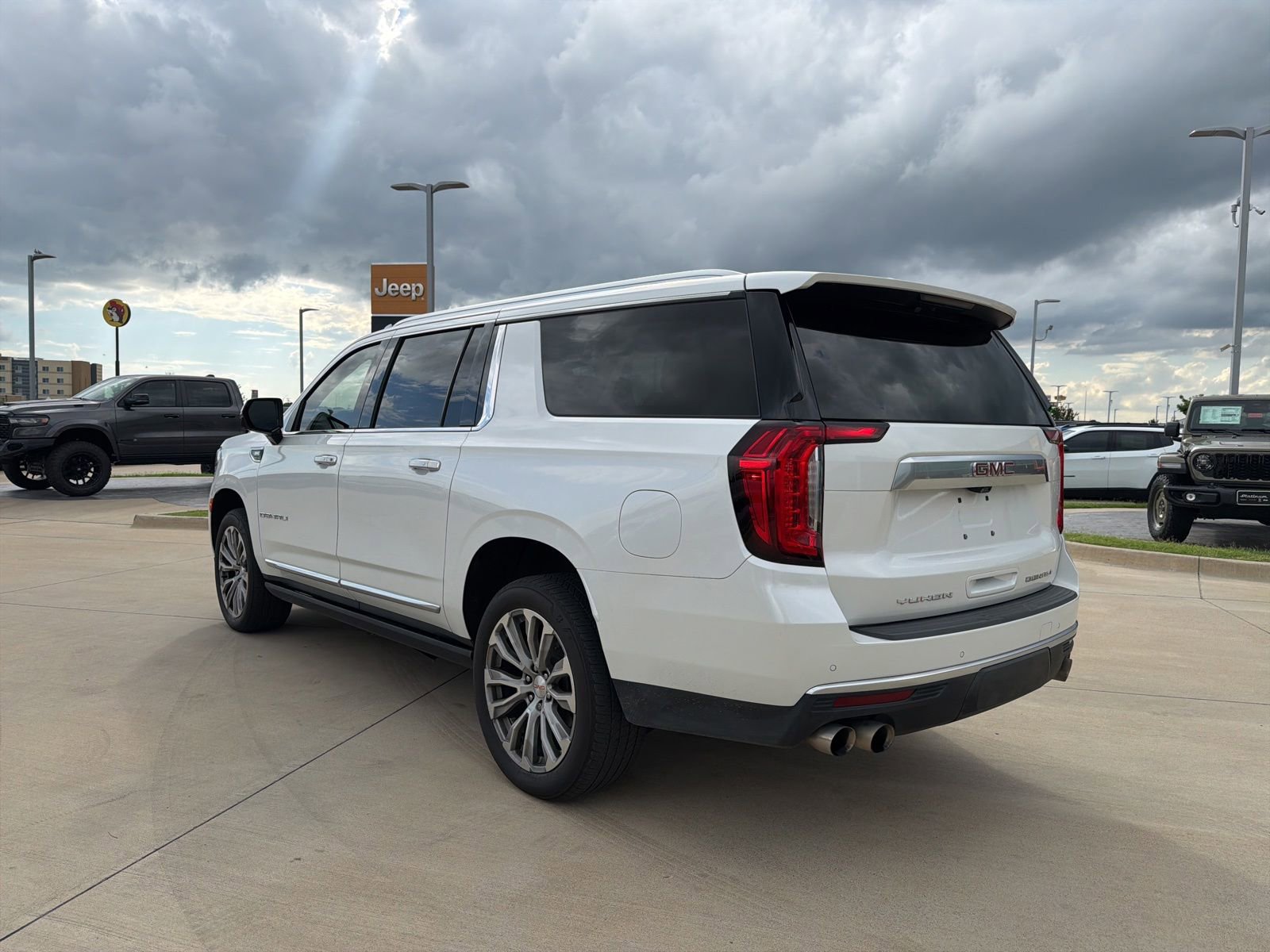 Used 2021 GMC Yukon XL Denali w/ Denali Ultimate Package RWD image 4