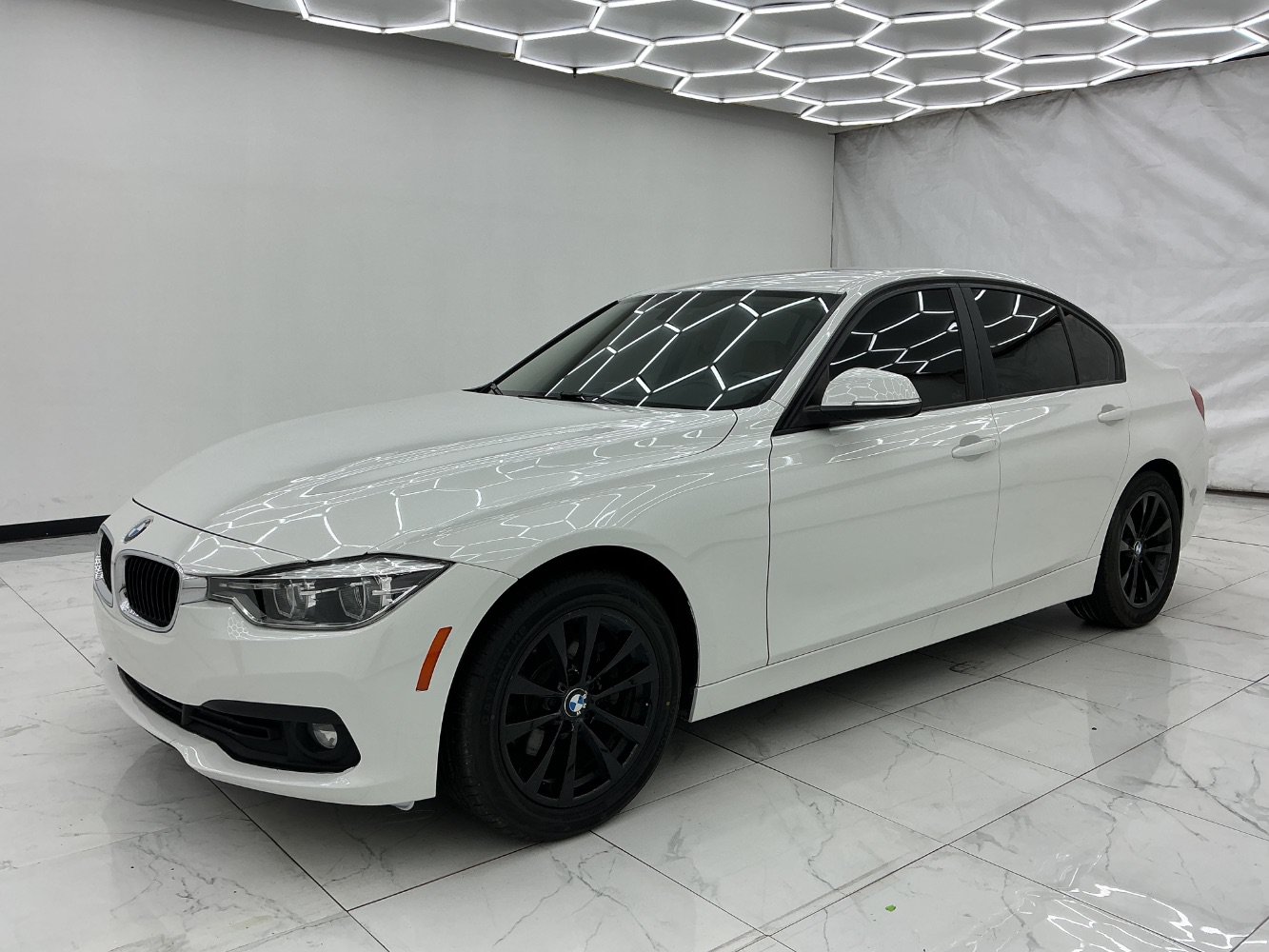 Used 2018 BMW 320i Sedan RWD image 6