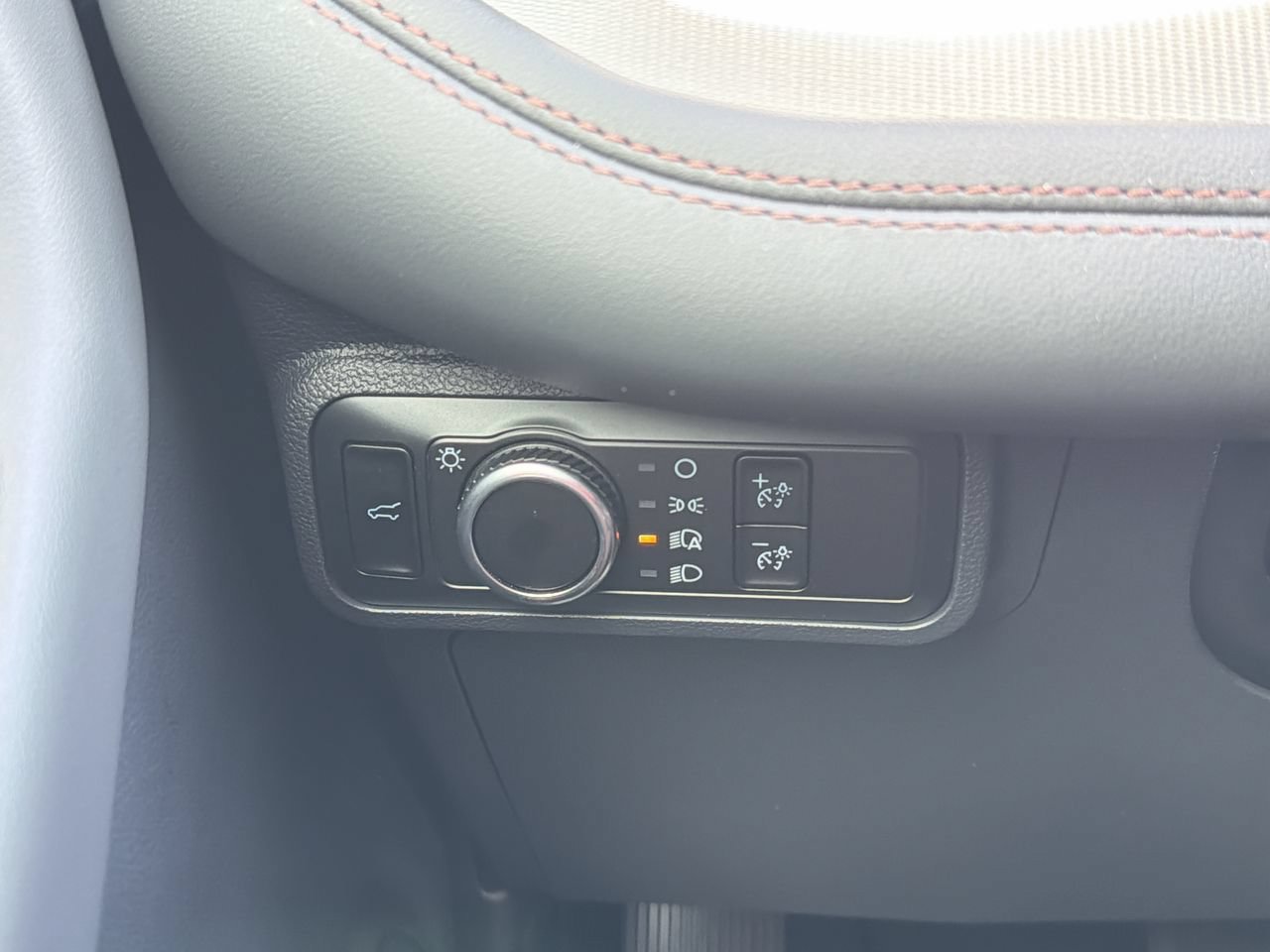 Used 2026 Ford Explorer Active RWD image 29