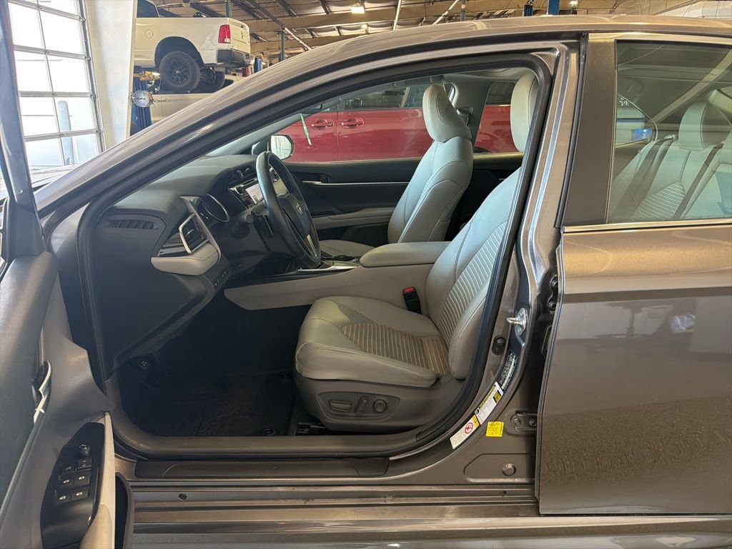 Used 2018 Toyota Camry SE w/ Audio Package image 6