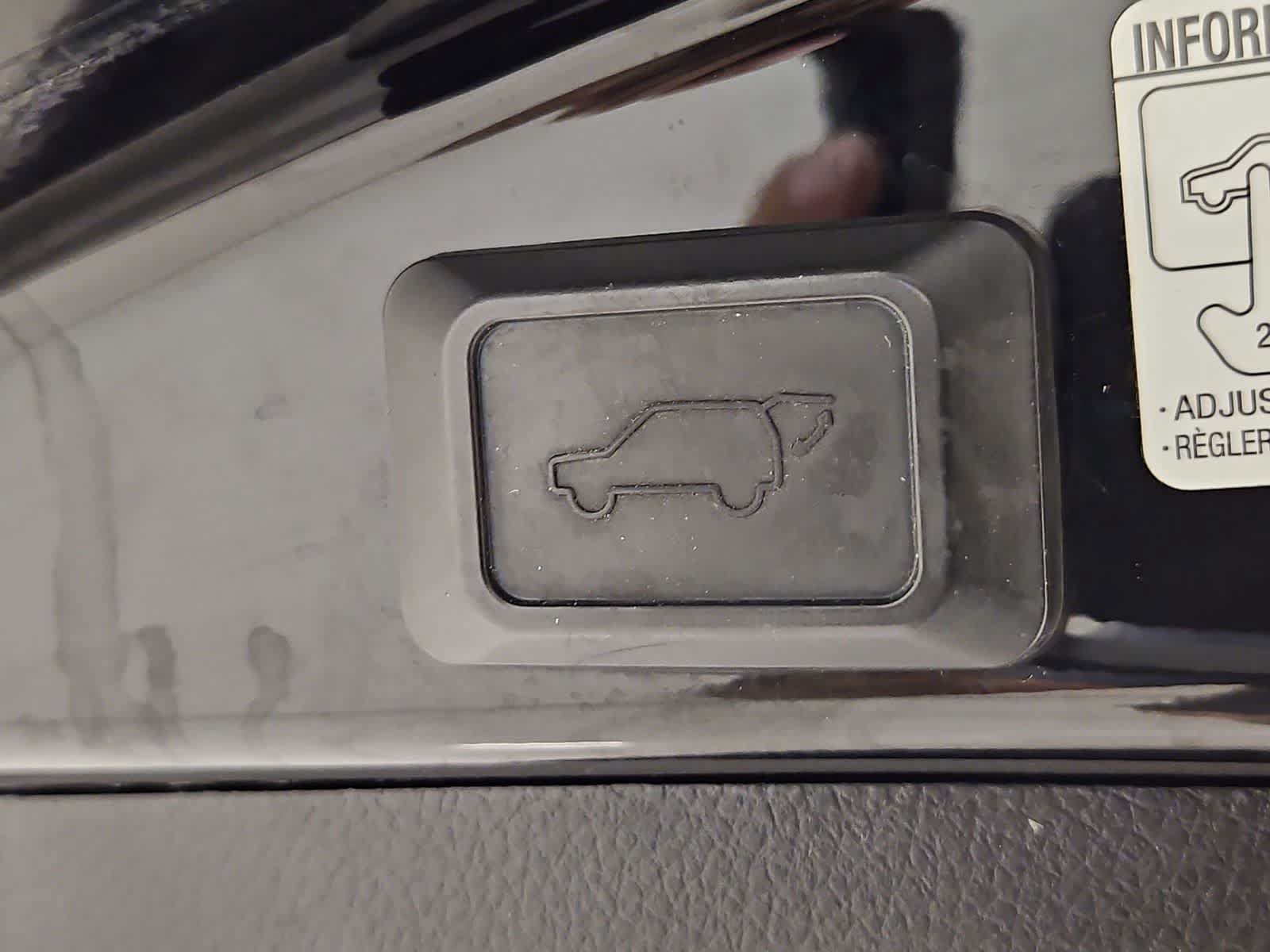 Used 2018 Toyota RAV4 XLE FWD image 22