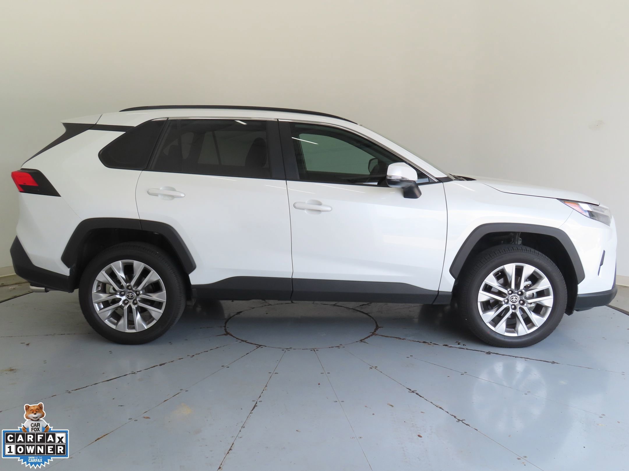 Used 2025 Toyota RAV4 XLE Premium FWD image 2