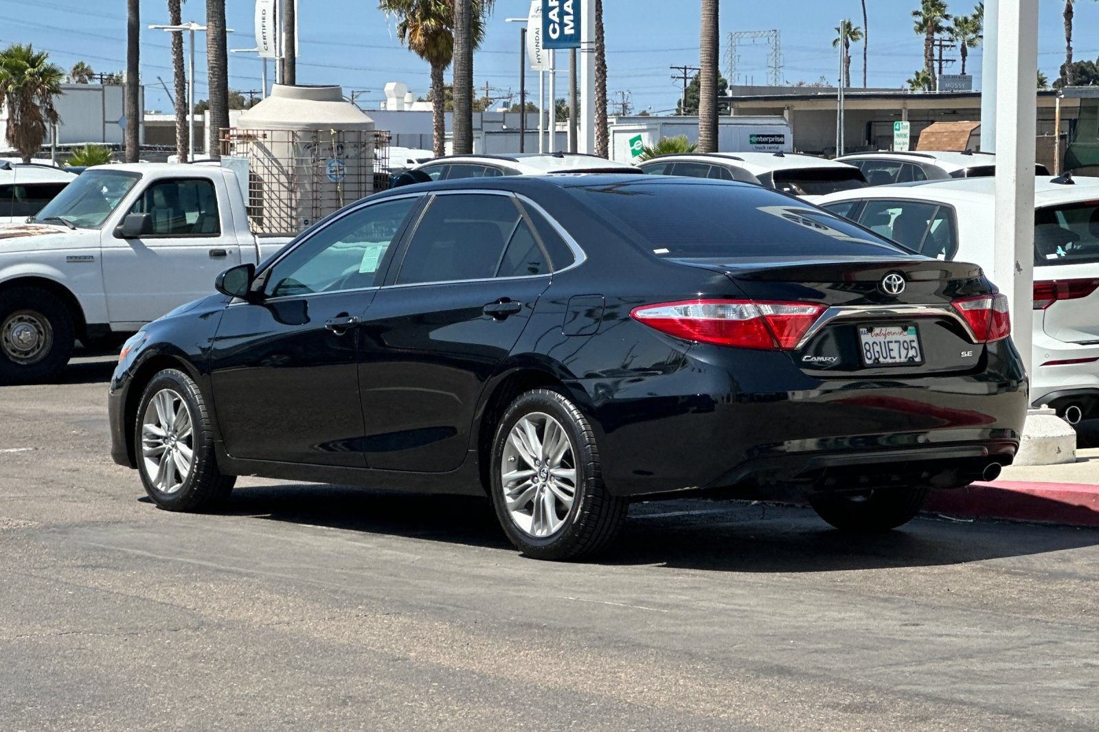 Used 2017 Toyota Camry SE FWD image 6