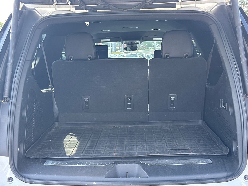 Used 2023 Chevrolet Suburban Premier w/ Advanced Technology Package RWD image 18