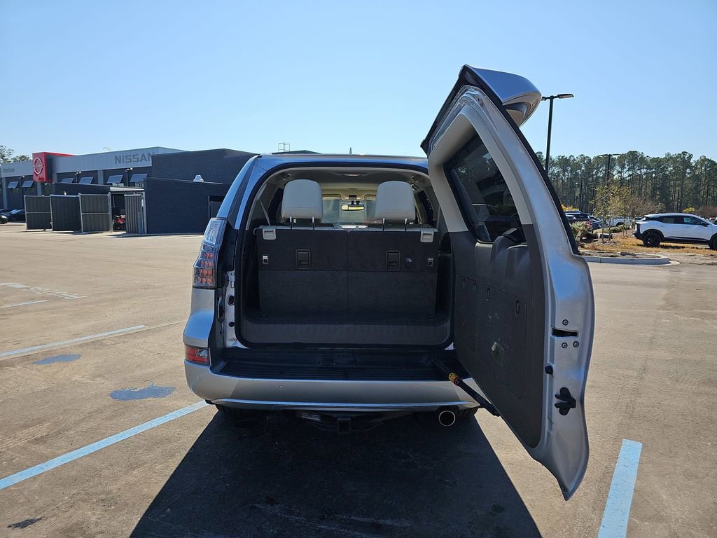 Used 2017 Lexus GX 460 AWD/4WD image 18