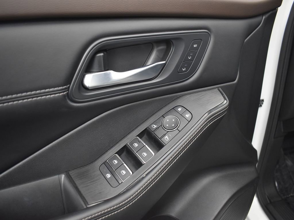 Used 2023 Nissan Rogue SL w/ SL Premium Package image 27