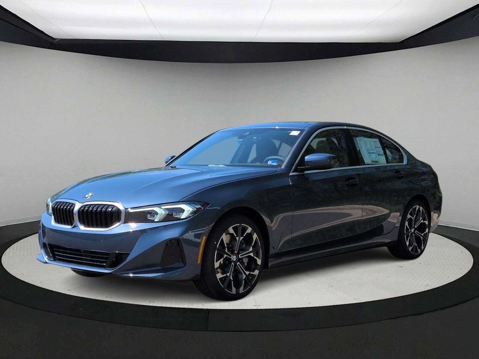 Used 2026 BMW 330i xDrive Sedan w/ Premium Package AWD/4WD image 4