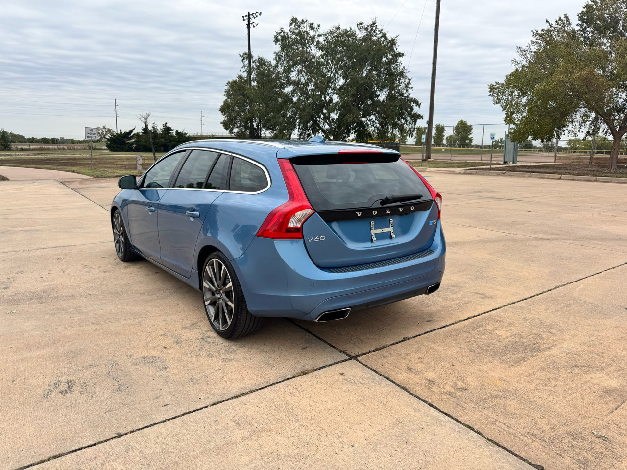 Used 2015 Volvo V60 T5 Platinum image 8