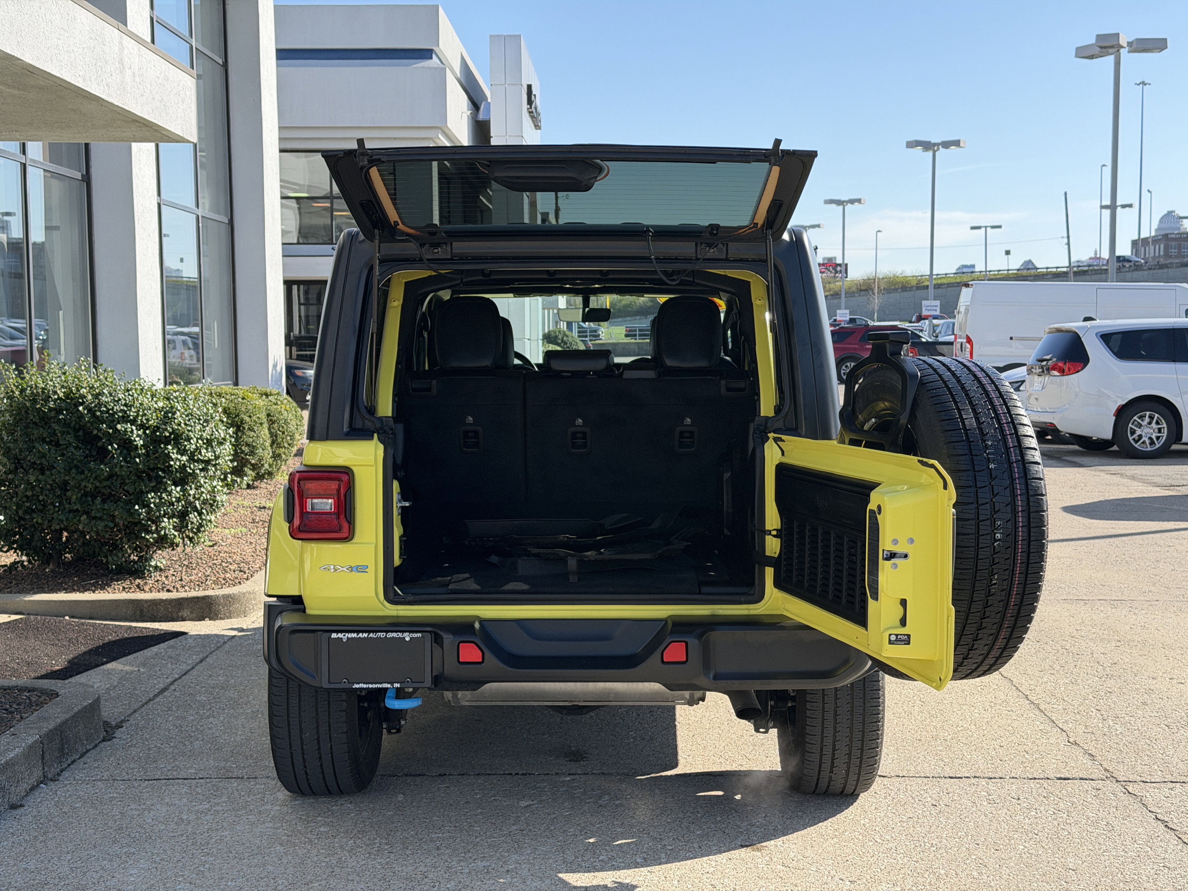 Used 2023 Jeep Wrangler Sahara w/ Cold Weather Group image 11