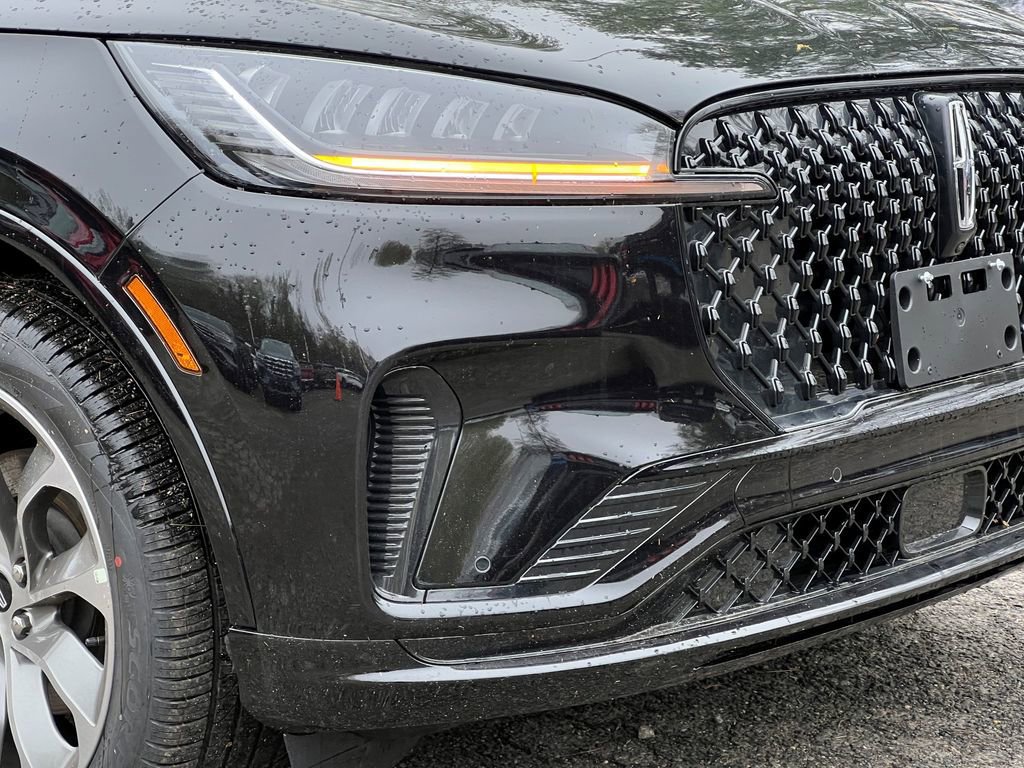 New 2026 Lincoln Aviator AWD w/ Jet Appearance Package image 2