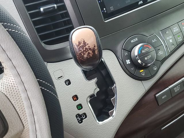 Used 2011 Toyota Sienna XLE image 24