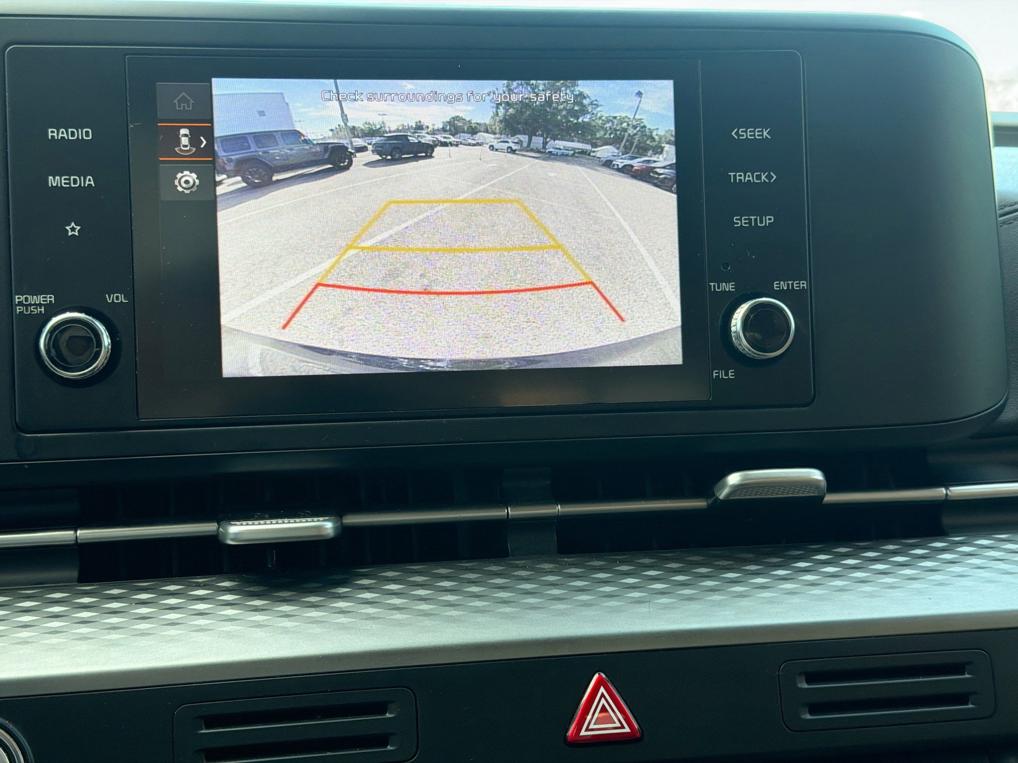 Used 2023 Kia Carnival LX image 33