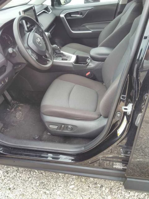 Used 2025 Toyota RAV4 XLE AWD/4WD image 4