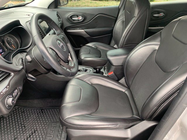 Used 2019 Jeep Cherokee Latitude Plus w/ Comfort/Convenience Group AWD/4WD image 12
