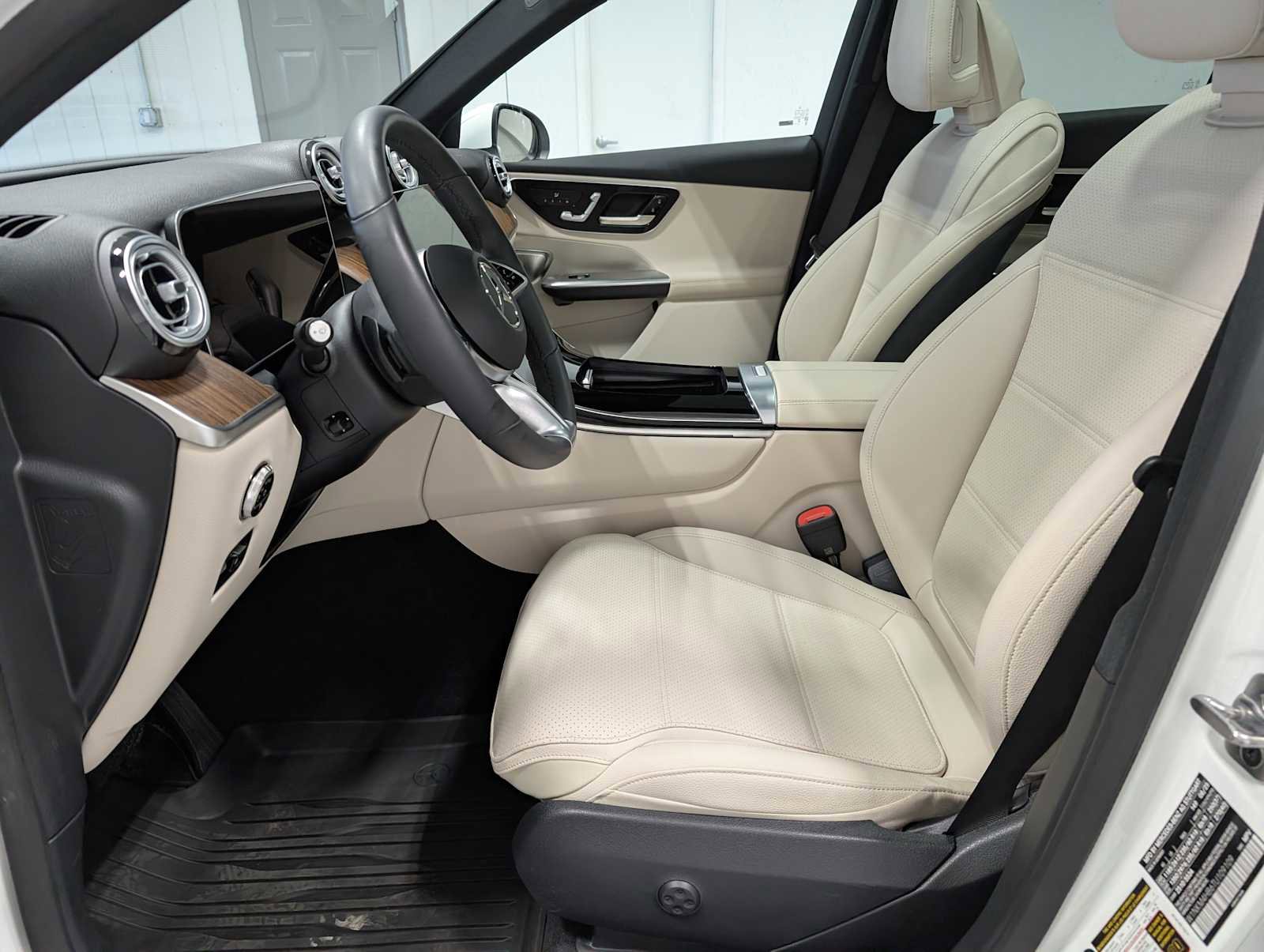 Certified 2026 Mercedes-Benz GLC 300 4MATIC image 4