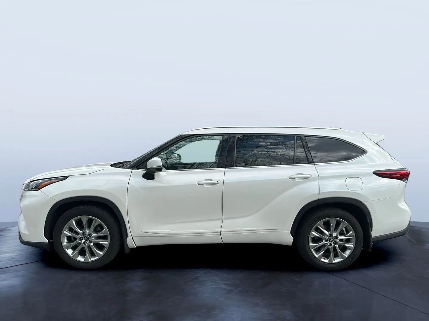 Used 2021 Toyota Highlander Limited image 4