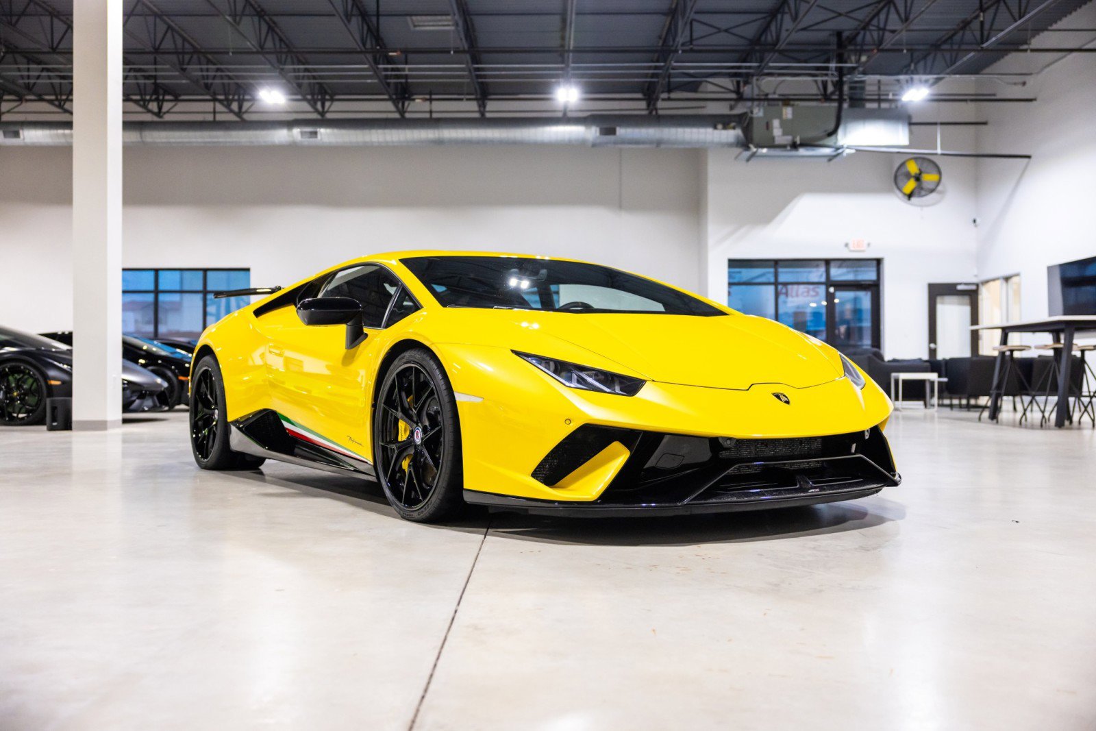 Used 2018 Lamborghini Huracan Performante image 3