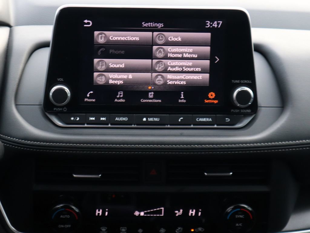 Used 2025 Nissan Rogue SV image 14