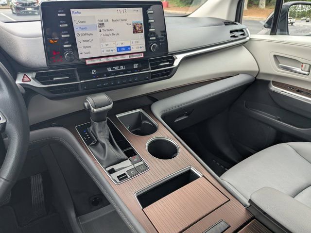 Used 2024 Toyota Sienna XLE FWD image 23