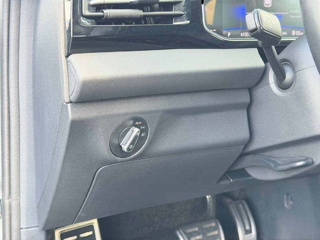 Used 2025 Volkswagen Jetta Sport FWD image 19