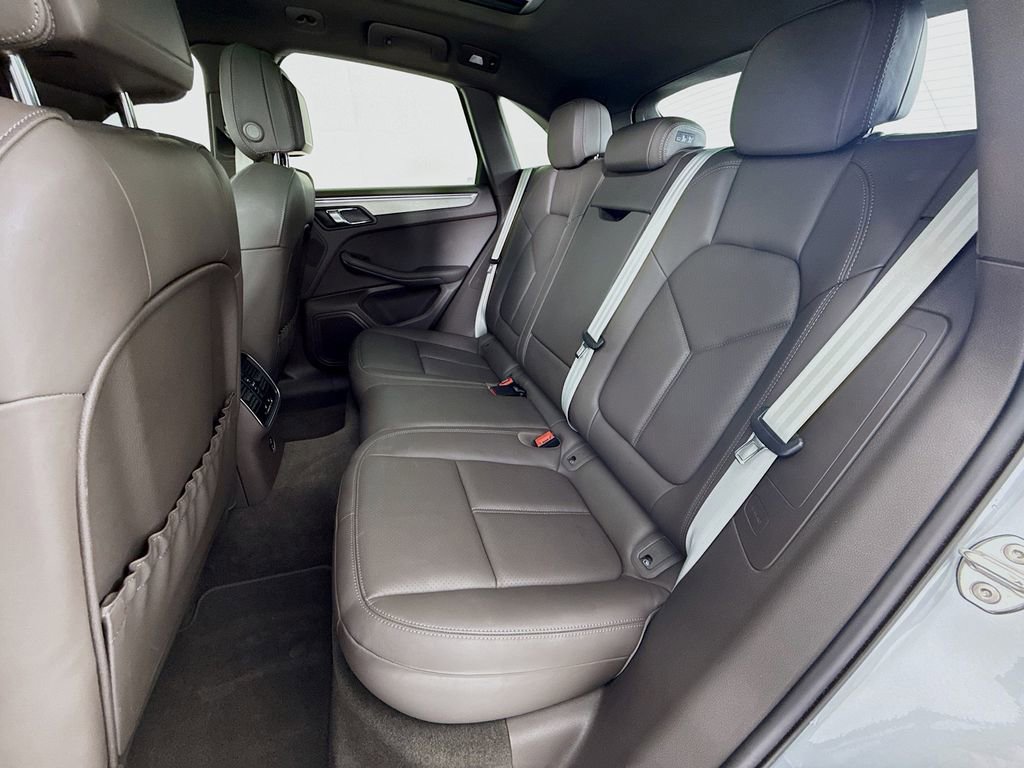 Certified 2023 Porsche Macan Turbo image 24