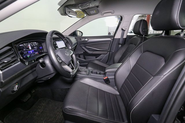 Used 2023 Volkswagen Jetta SE image 36