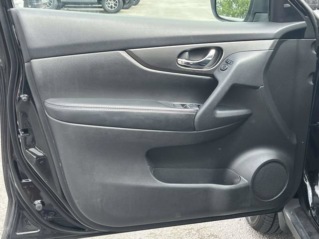 Used 2015 Nissan Rogue SV w/ SV Premium Package AWD/4WD image 14