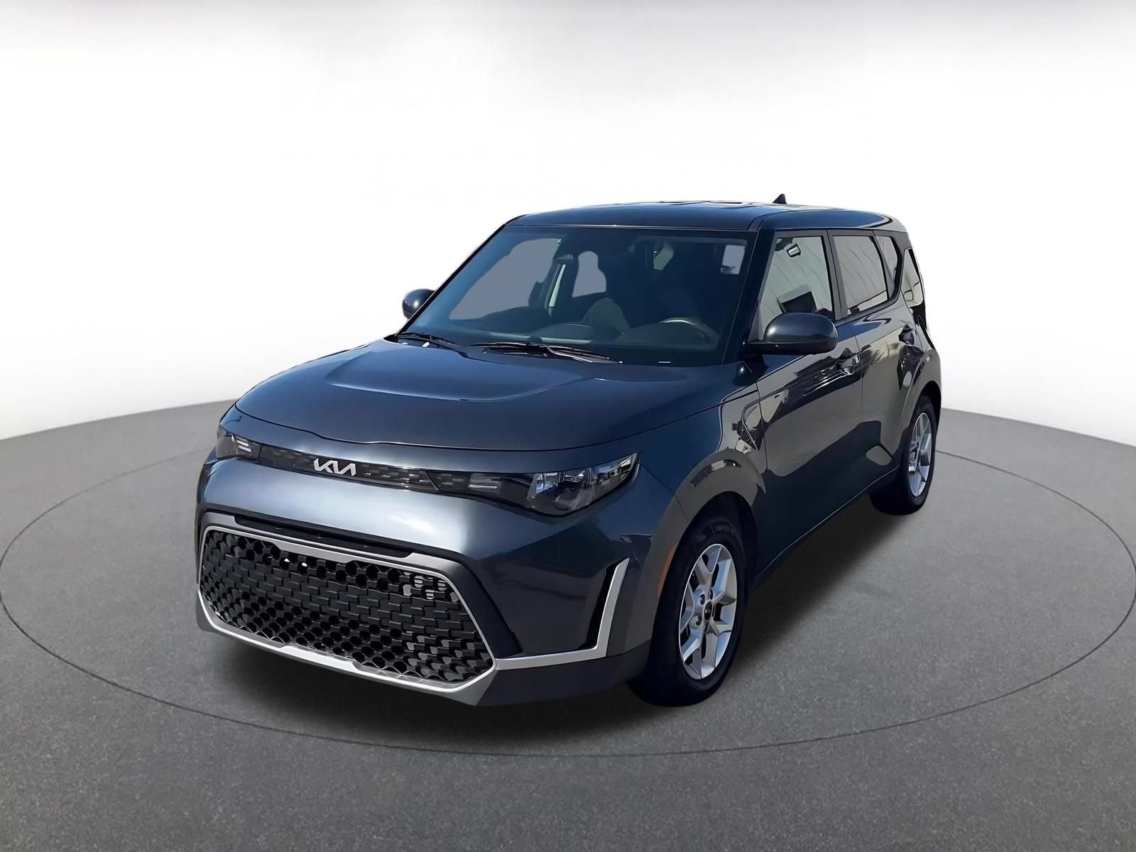 Used 2025 Kia Soul LX w/ LX Technology Package FWD image 4