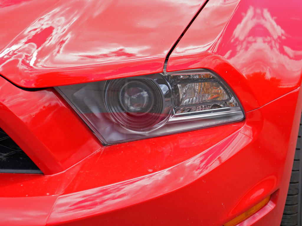 Used 2012 Ford Mustang Shelby GT500 w/ SVT Performance Pkg RWD image 4